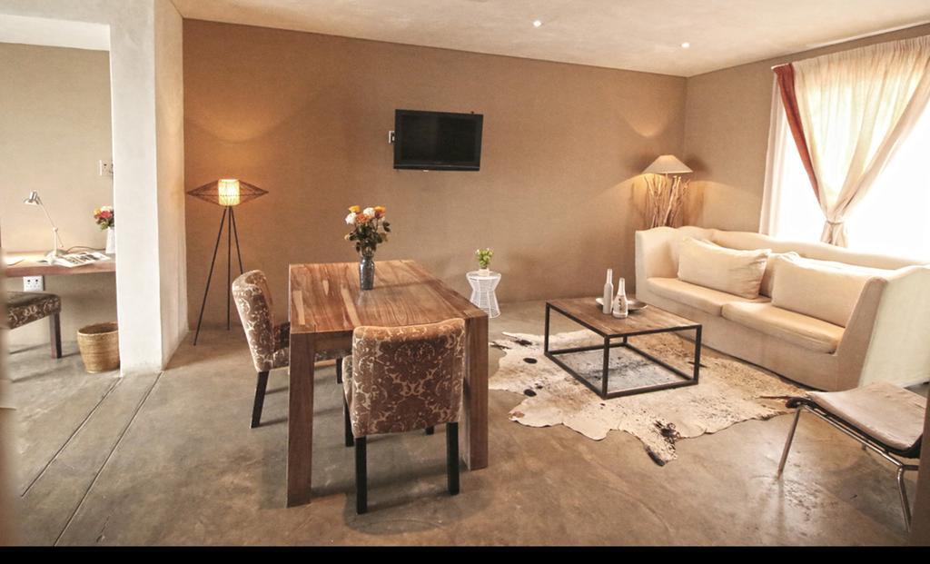 Village Executive Suites Windhoek Exteriör bild