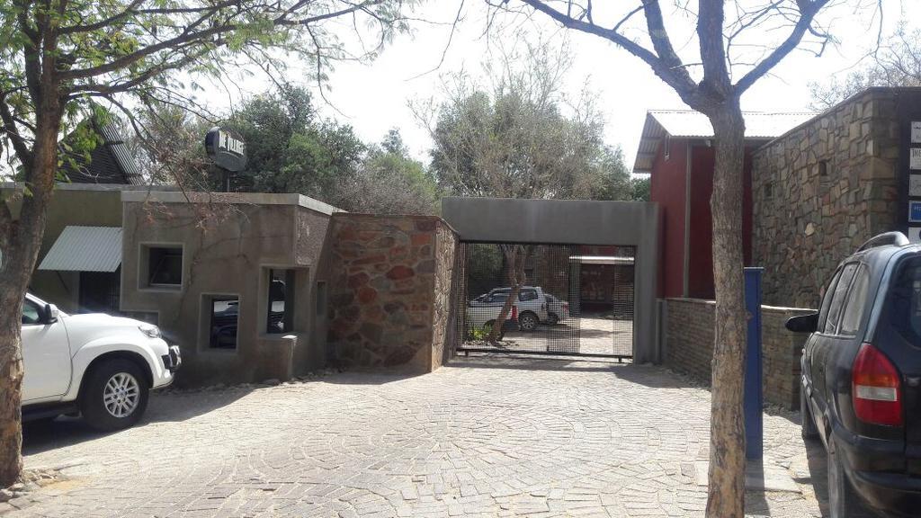 Village Executive Suites Windhoek Exteriör bild