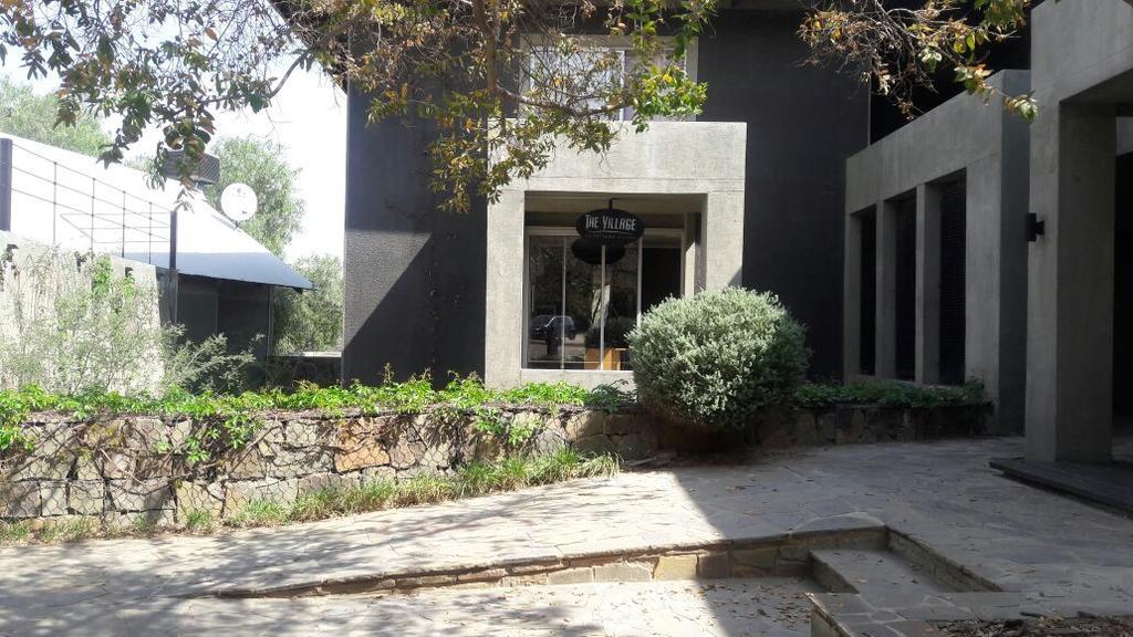Village Executive Suites Windhoek Exteriör bild