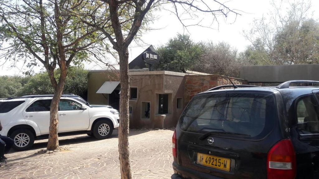 Village Executive Suites Windhoek Exteriör bild